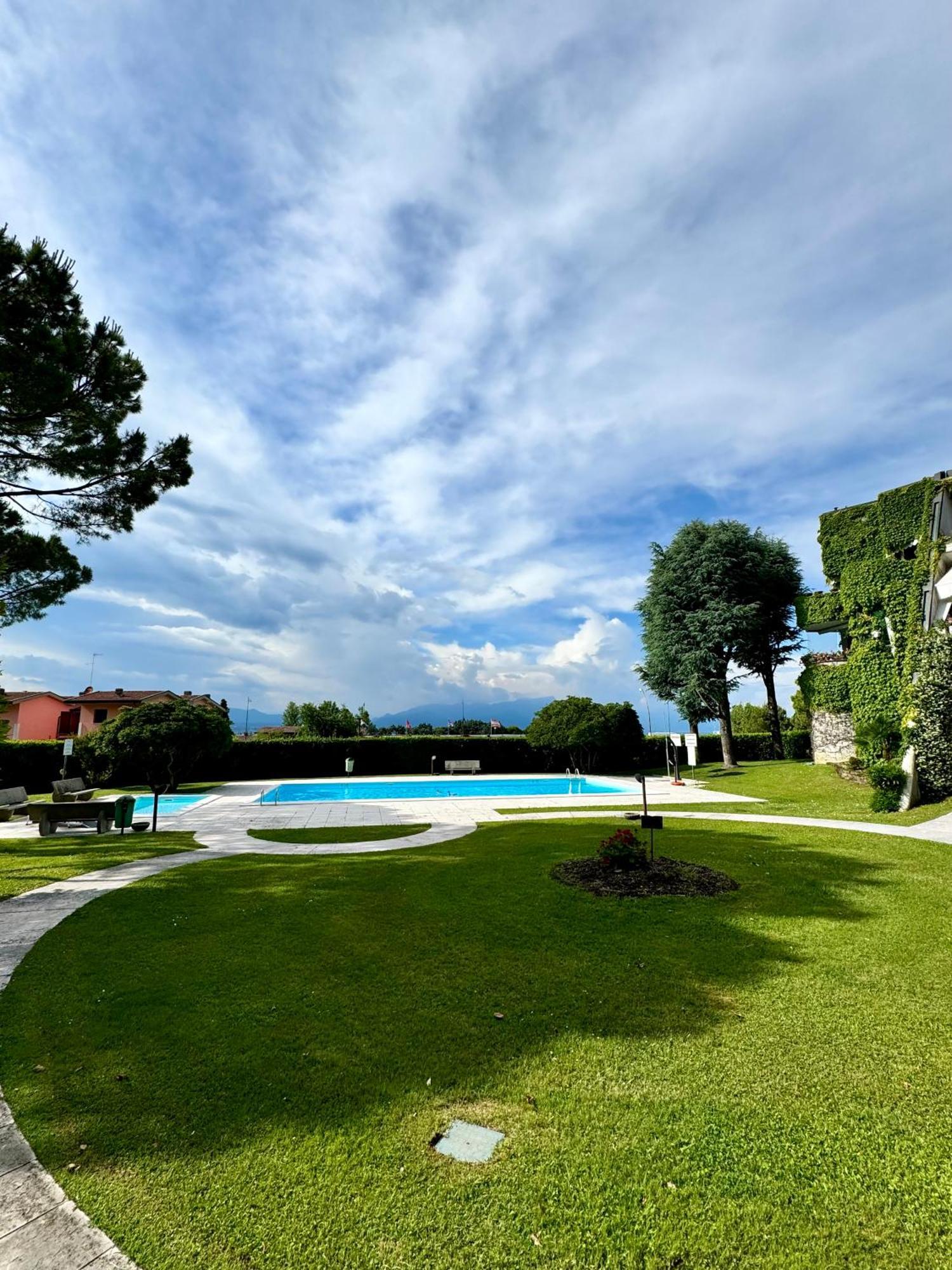 Amazing Residence Lake View Desenzano Desenzano del Garda Exterior foto